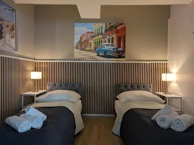 Ein Bett oder Betten in einem Zimmer der Unterkunft Munich Top Place Nähe Marienplatz mit 2 Schlafzimmer 70 qm Apartment Jennifer