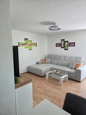 Ein Sitzbereich in der Unterkunft Ruhiges Apartment nähe Bahnhof HILTI