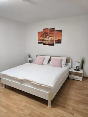 Ein Bett oder Betten in einem Zimmer der Unterkunft Ruhiges Apartment nähe Bahnhof HILTI