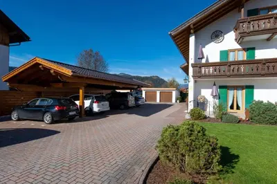 Das Gebäude in dem sich die Ferienwohnung befindet