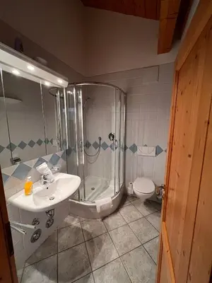 Ein Badezimmer in der Unterkunft Ferienwohnung Kaiserblick Garmisch-Partenkirchen
