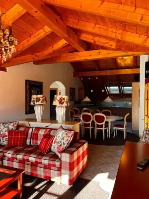 Ein Sitzbereich in der Unterkunft Ferienwohnung Kaiserblick Garmisch-Partenkirchen