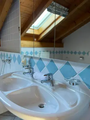 Ein Badezimmer in der Unterkunft Ferienwohnung Kaiserblick Garmisch-Partenkirchen
