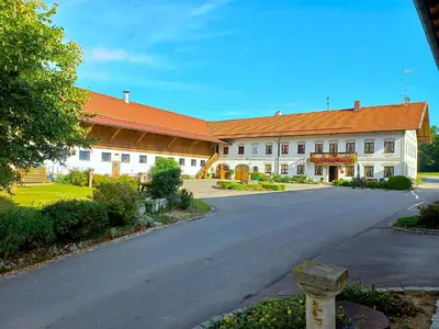 Das Gebäude in dem sich the country house befindet