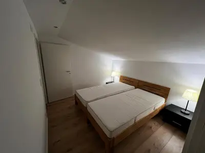 Ein Bett oder Betten in einem Zimmer der Unterkunft Zentrale Wohnen im Grünen auf dem Berg