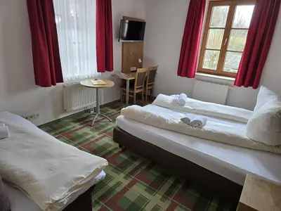 Ein Bett oder Betten in einem Zimmer der Unterkunft Gasthaus Kampenwand