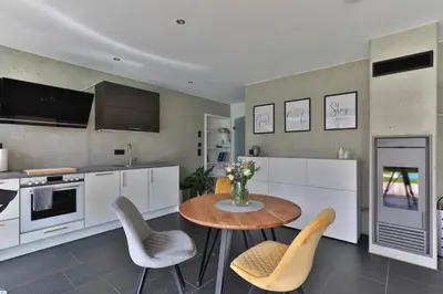 Küche/Küchenzeile in der Unterkunft Modernes Studio-Apartment - Gartenblick