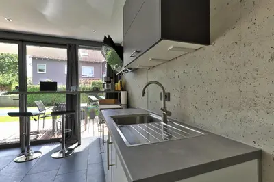Küche/Küchenzeile in der Unterkunft Modernes Studio-Apartment - Gartenblick