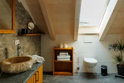 Ein Badezimmer in der Unterkunft Beautiful new building attic apartment Viktoria
