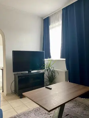 TV/Unterhaltungsangebot in der Unterkunft Gemütliche und voll ausgestatette 2 Zimmer Ferienwohnung am Wörthsee mit Terrasse, Grill, Schaukel, Doppelbett oder getrennte Betten fußläufig zu S-Bahn nach München und See, ideal zum Entspannen aber auch zum Arbeiten