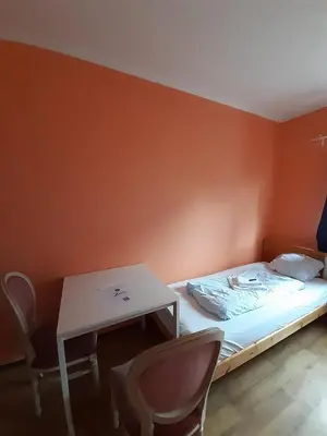Ein Bett oder Betten in einem Zimmer der Unterkunft 2-Rent Group Hostel Rooms&Apartments TUB19A