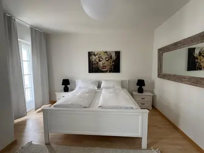 Ein Bett oder Betten in einem Zimmer der Unterkunft Zentrale Altbauwohnung