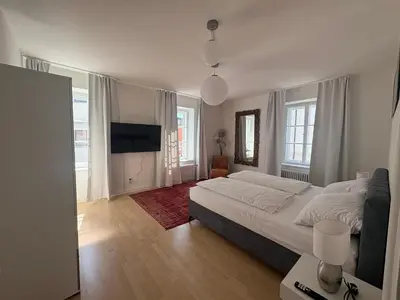 Ein Bett oder Betten in einem Zimmer der Unterkunft Zentrale Altbauwohnung