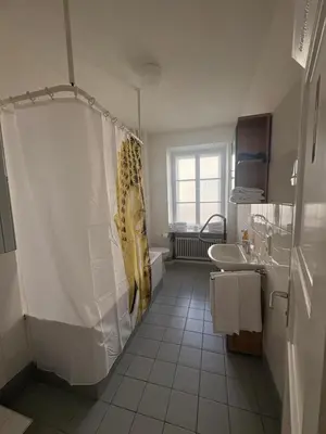 Ein Badezimmer in der Unterkunft Zentrale Altbauwohnung