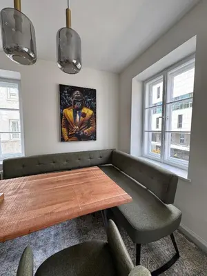 Ein Sitzbereich in der Unterkunft Zentrale Altbauwohnung