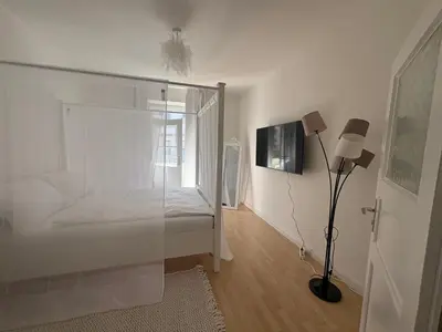 Ein Bett oder Betten in einem Zimmer der Unterkunft Zentrale Altbauwohnung