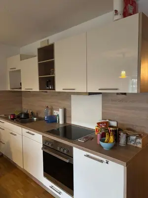 Küche/Küchenzeile in der Unterkunft 55 m2 Sunny Westend Flat