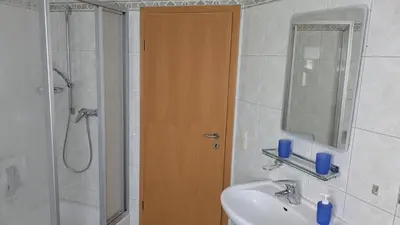 Ein Badezimmer in der Unterkunft Ferienwohnung mit Garten in der Nähe Landshut