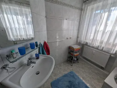 Ein Badezimmer in der Unterkunft Ferienwohnung mit Garten in der Nähe Landshut