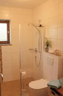 Ein Badezimmer in der Unterkunft Ammergaufeeling mit einmaligem Bergblick und Terrasse