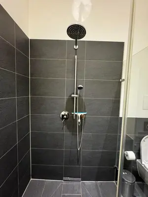 Ein Badezimmer in der Unterkunft Royal GmbH