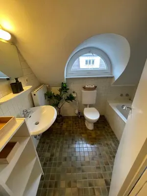 Ein Badezimmer in der Unterkunft Quiet Center Apartment - 10 min to Center & Oktoberfest - Free Parking - near Nymphenburg Palace & Botanical garden