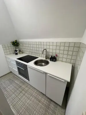 Küche/Küchenzeile in der Unterkunft Quiet Center Apartment - 10 min to Center & Oktoberfest - Free Parking - near Nymphenburg Palace & Botanical garden