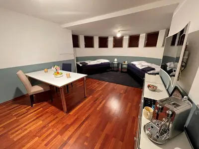 Ein Sitzbereich in der Unterkunft Exklusives City Studio in Neuhausen - stilvoll wohnen nahe Schloss Nymphenburg