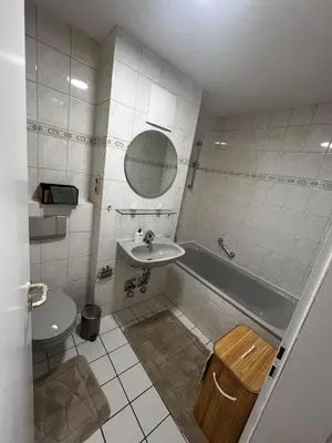 Ein Badezimmer in der Unterkunft Cozy Sunny Flat in Quiet Spot