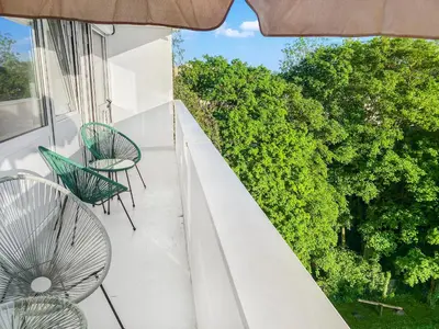 Ein Balkon oder eine Terrasse in der Unterkunft Geräumige Ferienwohnung mit Parkplatz direkt an der S-Bahn nach München