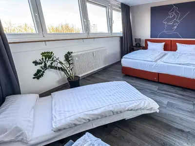 Ein Bett oder Betten in einem Zimmer der Unterkunft Geräumige Ferienwohnung mit Parkplatz direkt an der S-Bahn nach München
