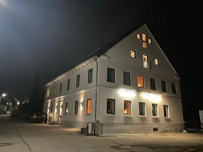 Das Gebäude in dem sich das Gasthaus befindet