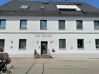 Eine Fassade oder ein Eingang zu Hotel zum Unterwirt