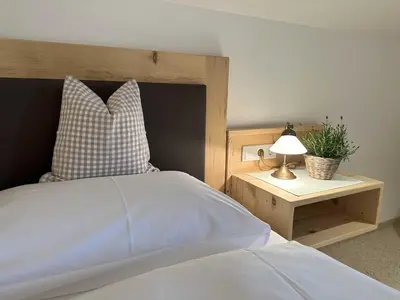 Ein Bett oder Betten in einem Zimmer der Unterkunft Schlosserhof am See