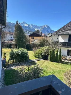 Ein allgemeiner Bergblick oder ein Berglick von der Ferienwohnung aus