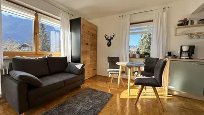 Ein Sitzbereich in der Unterkunft Alpspitzenblick