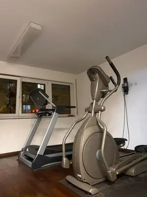 Das Fitnesscenter und/oder die Fitnesseinrichtungen in der Unterkunft Wonderful apartment with SAUNA
