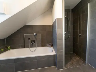 Ein Badezimmer in der Unterkunft Ferienwohnung Anemone - 4 Zimmer mit Bergblick & Alpenflair