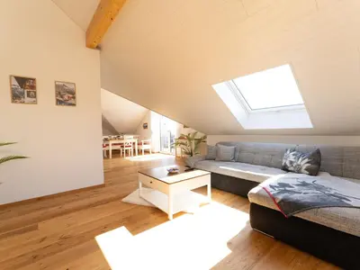 Ein Sitzbereich in der Unterkunft Ferienwohnung Anemone - 4 Zimmer mit Bergblick & Alpenflair