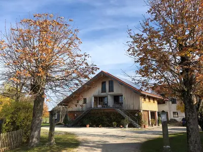 Das Gebäude in dem sich die Ferienwohnung befindet