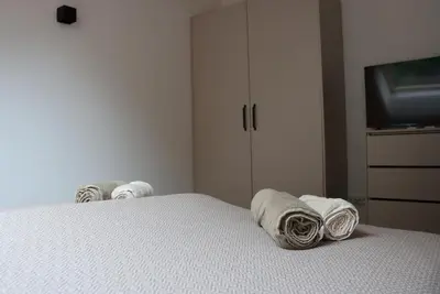 Ein Bett oder Betten in einem Zimmer der Unterkunft cozy cube 1 Luxury Apartments, nah an der Messe, 30 Minuten zu den Bergen und Seen, 20 Minuten nach München