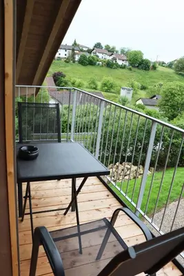 Ein Balkon oder eine Terrasse in der Unterkunft cozy cube 1 Luxury Apartments, nah an der Messe, 30 Minuten zu den Bergen und Seen, 20 Minuten nach München