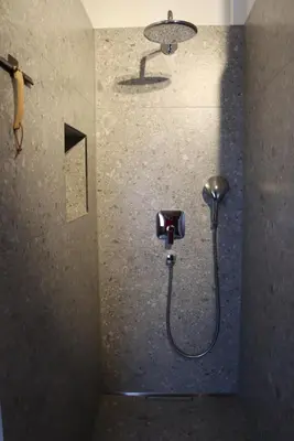 Ein Badezimmer in der Unterkunft cozy cube 1 Luxury Apartments, nah an der Messe, 30 Minuten zu den Bergen und Seen, 20 Minuten nach München