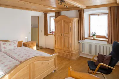 Ein Sitzbereich in der Unterkunft Nudlbichlerhof