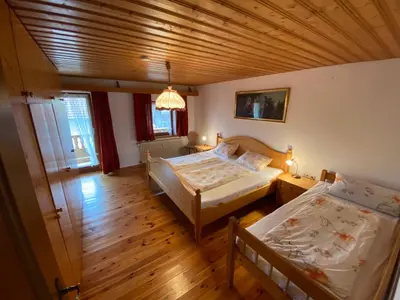 Ein Bett oder Betten in einem Zimmer der Unterkunft Nudlbichlerhof