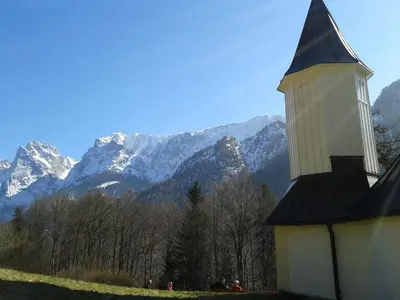 Ein allgemeiner Bergblick oder ein Berglick von der Ferienwohnung aus