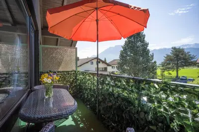 Ein allgemeiner Bergblick oder ein Berglick von der Ferienwohnung aus