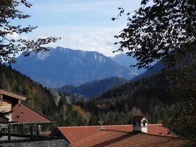 Ein allgemeiner Bergblick oder ein Berglick von der Ferienwohnung aus
