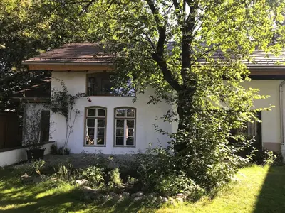 Ein Garten an der Unterkunft Künstlerhaus im Blauen Land für die grosse Familie
