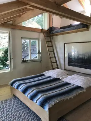 Ein Bett oder Betten in einem Zimmer der Unterkunft Künstlerhaus im Blauen Land für die grosse Familie